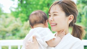 小規模保育園とは？特徴や仕事内容、給料など働くうえでのメリット・デメリットを紹介！