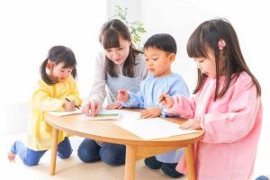 【2026年最新】認定こども園とは？保育園・幼稚園との違いと対象年齢・管轄をご紹介