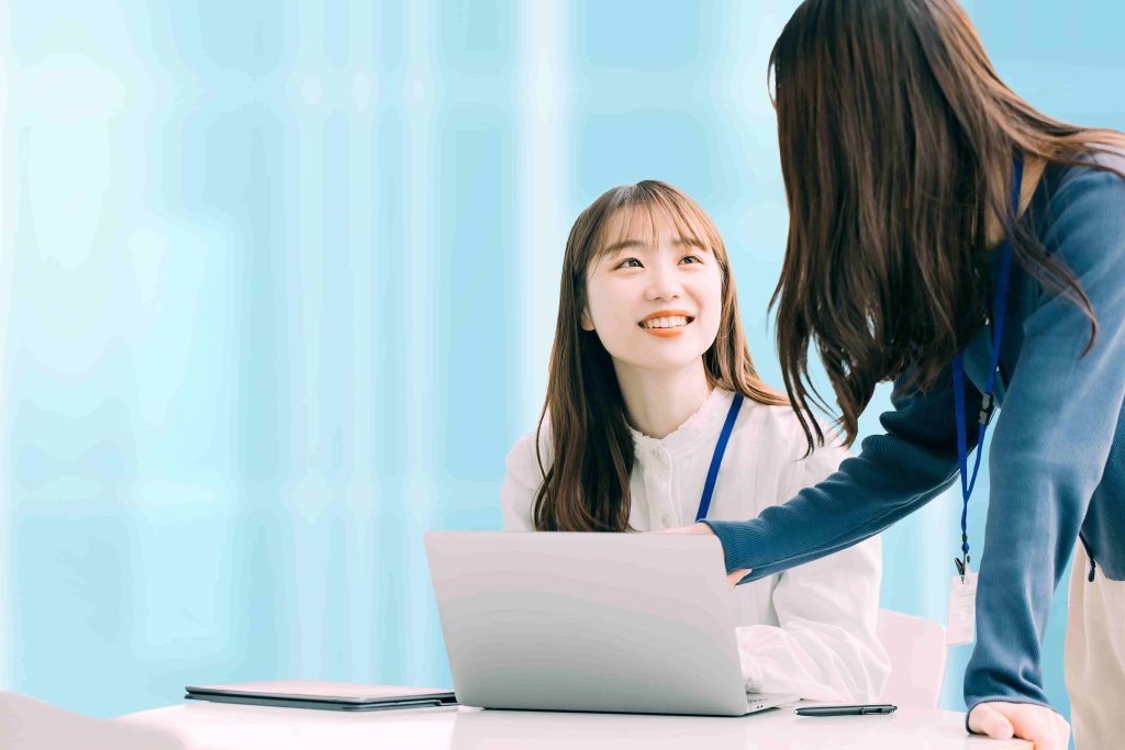 何を着るべき?保育士の基本の服装(色)やマナー、身だしなみ【保育士人材バンク】