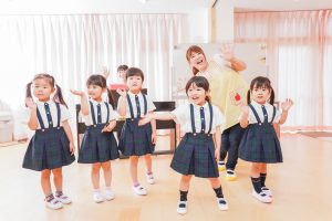 幼稚園教諭のお給料は？平均年収や手取りはどのくらい？年齢別の給料や活かせる職種をご紹介！