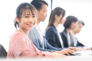 【2025年度最新】保育士等キャリアアップ研修とは？受けないとどうなるの？申し込み方法や研修内容を解説！