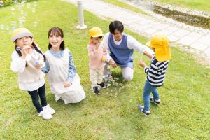 保育士が大規模園で働くメリット。小規模園との違いもご紹介